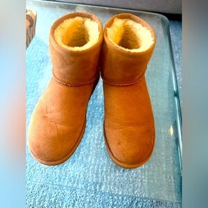 UGG Classic Bootie Gently Used size 7